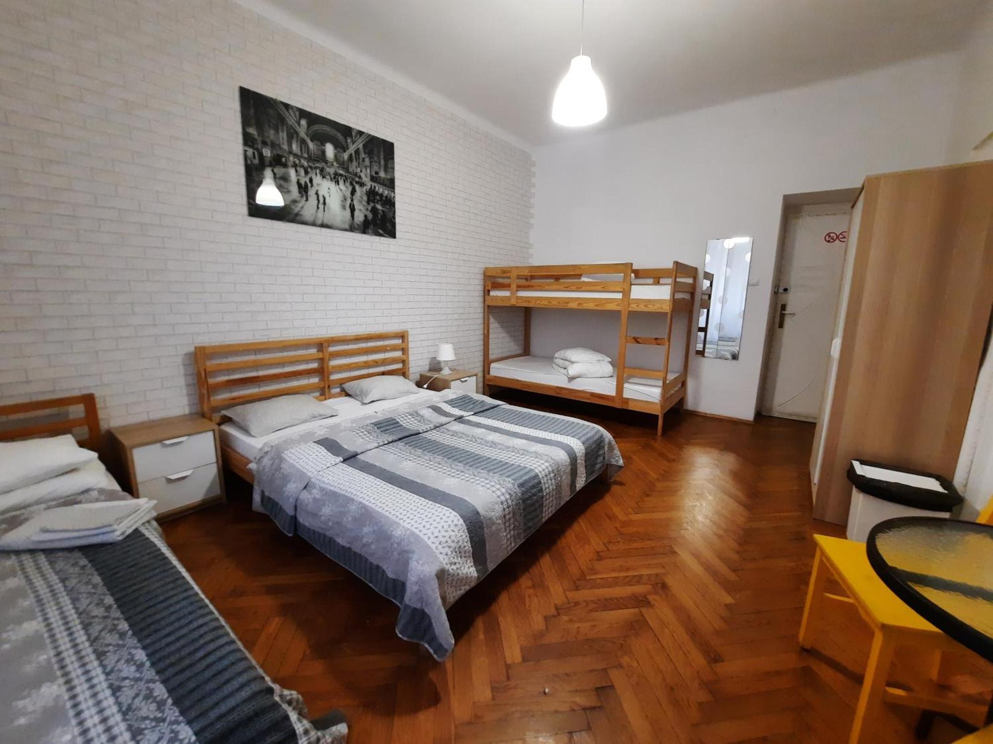 Lorf Hostel&Apartments Krasków Eksteriør bilde